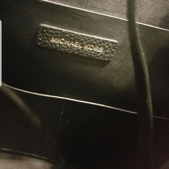 COPY - Michael Kors Junie Large Pebbled Leather T… - Picture 9 of 9